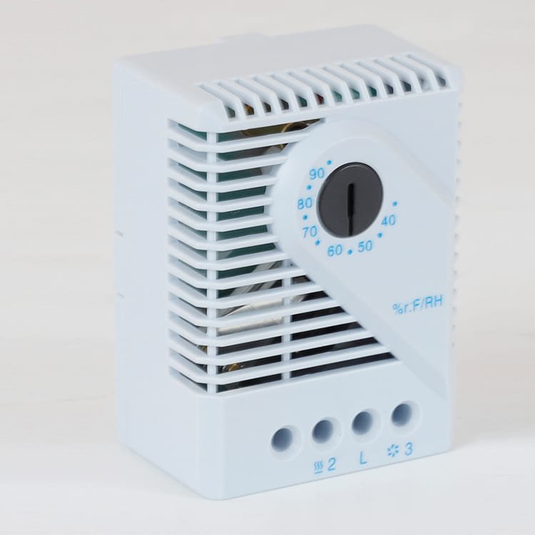 Small automatic thermostat regulator (10)